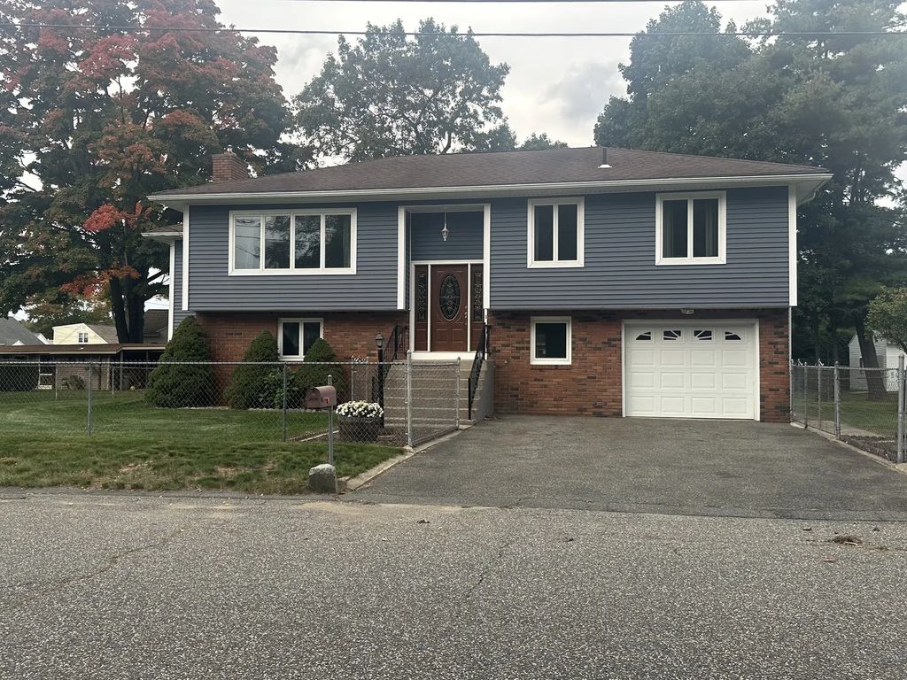 55 Summer Ave, Ludlow
