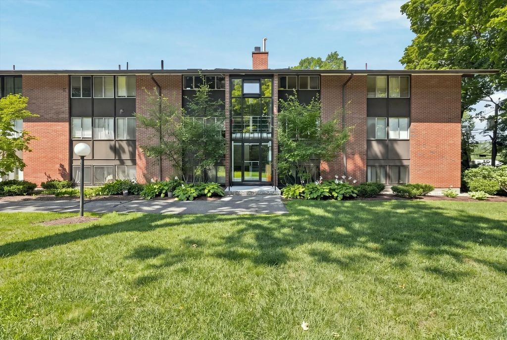 3 Longwood Dr #103, Andover
