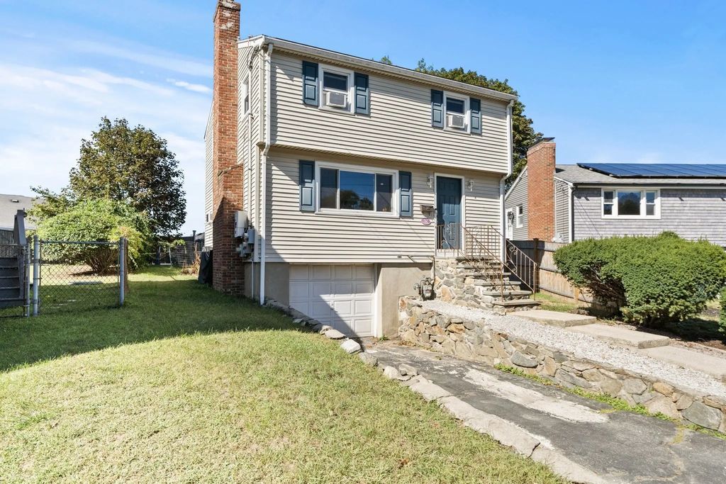 18 Thompson Ln, Lynn