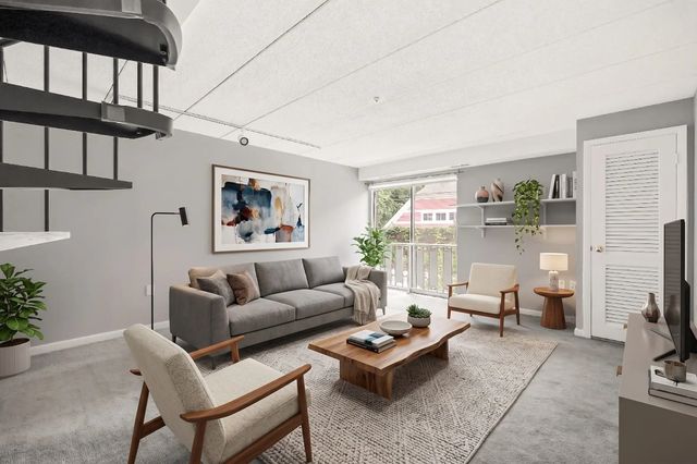 17 Healey St #201, Cambridge