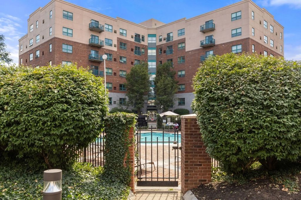 175 Cottage #214, Chelsea
