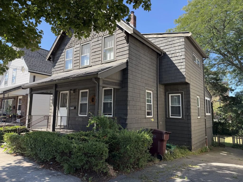 143 Bell Rock, Everett
