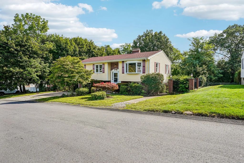 56 Cushing St, North Providence