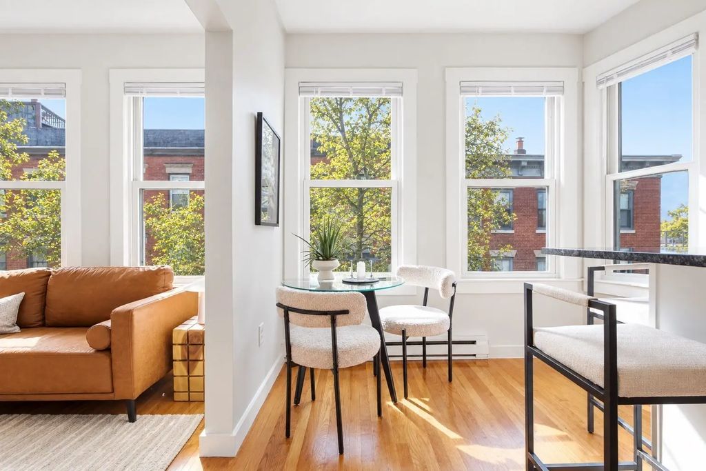 32 Grove St #8, Boston