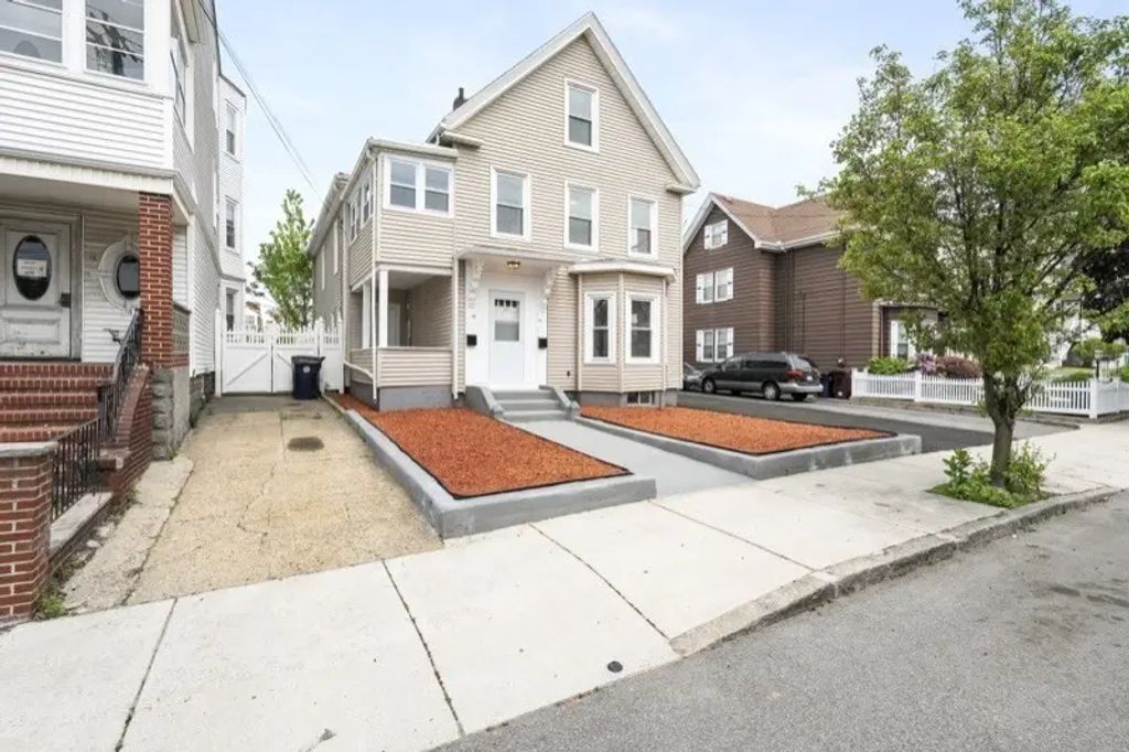 16 Oakes St #2, Everett