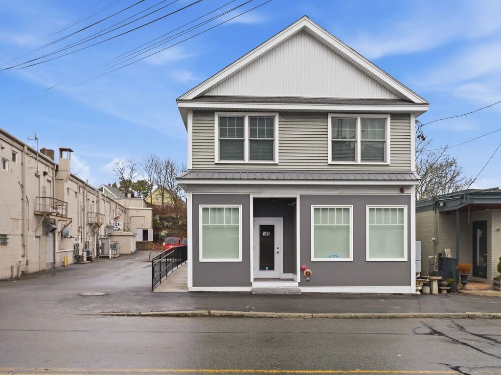 149 Pleasant St #2, Marblehead