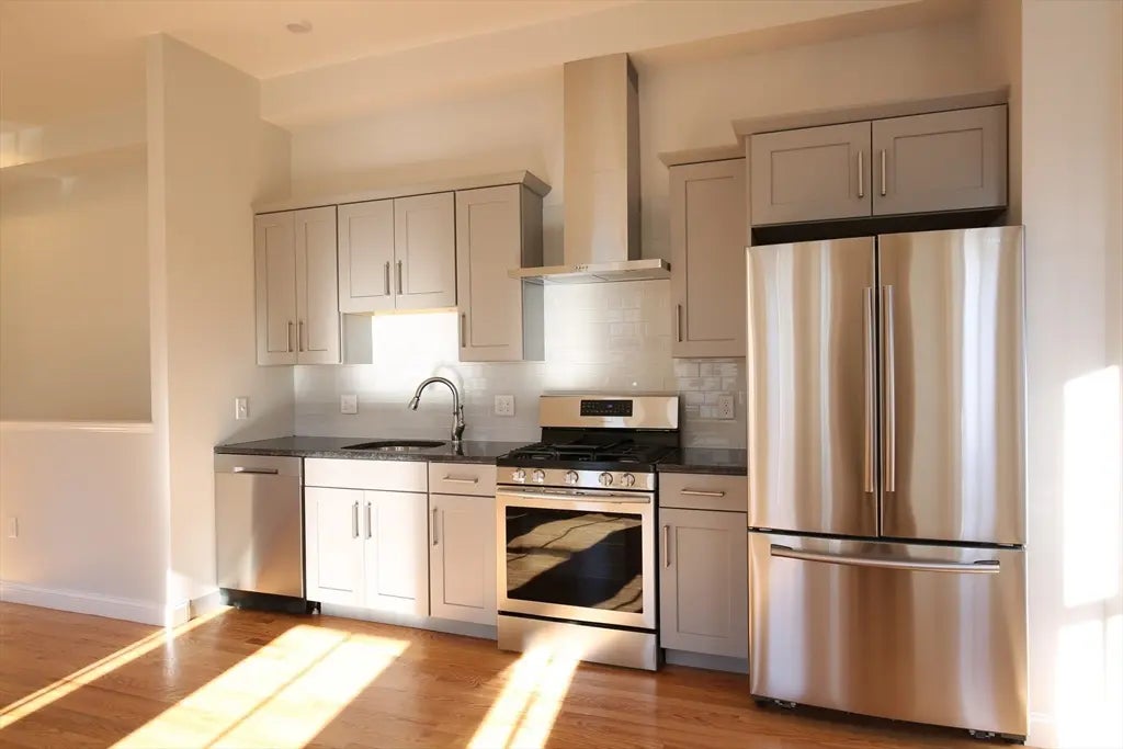 19 Lincoln Ave #19, Somerville