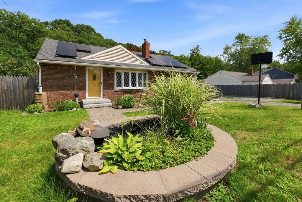 6 Appletree Road, Danvers