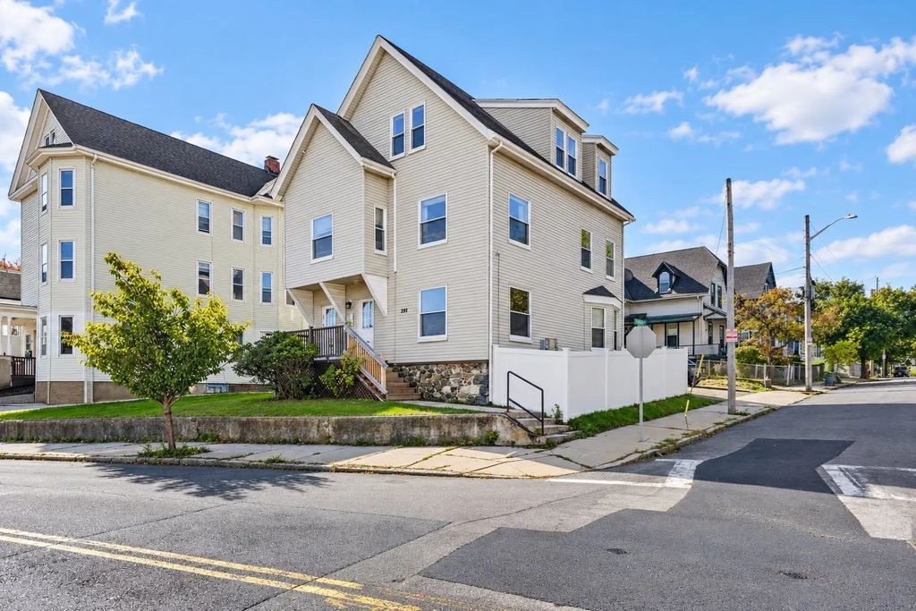 397 Ferry St #3, Malden