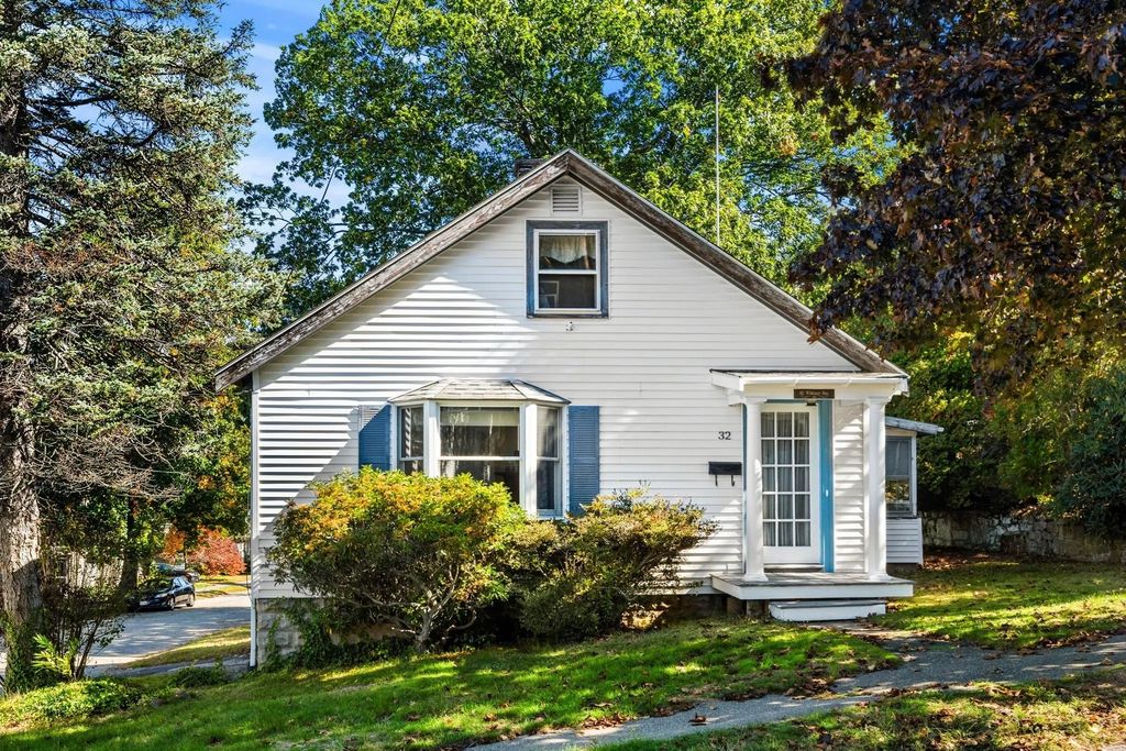 32 Whitney Ave, Beverly