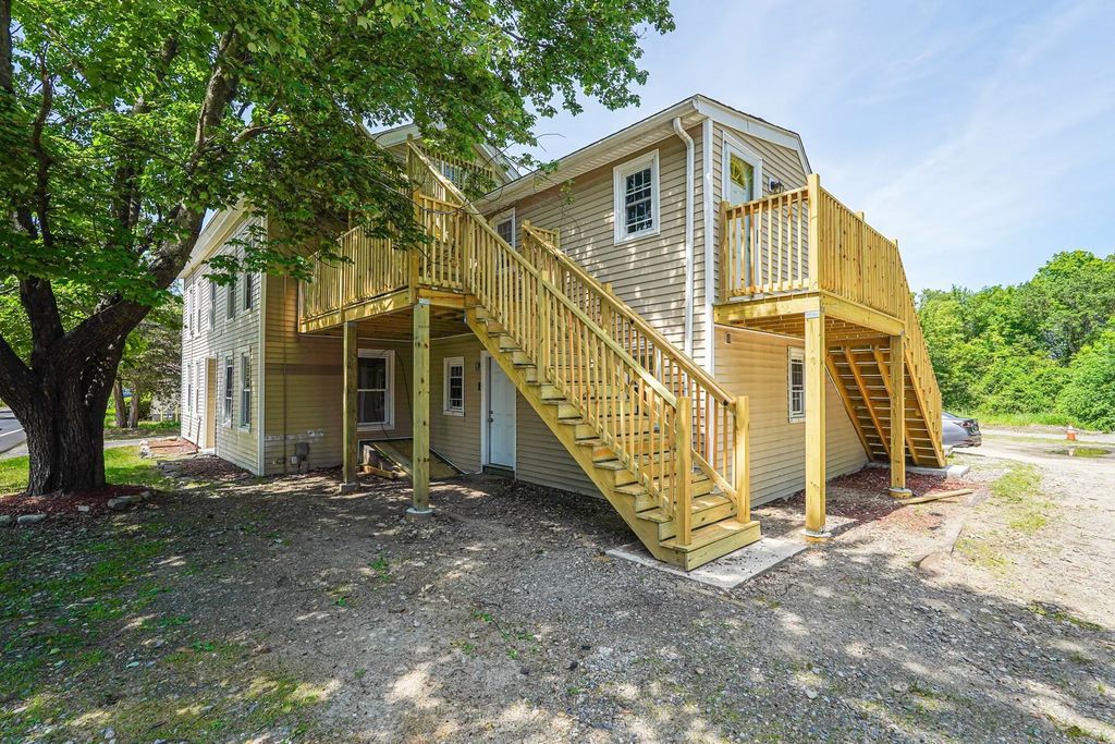 62-64 Willow Rd, Ayer