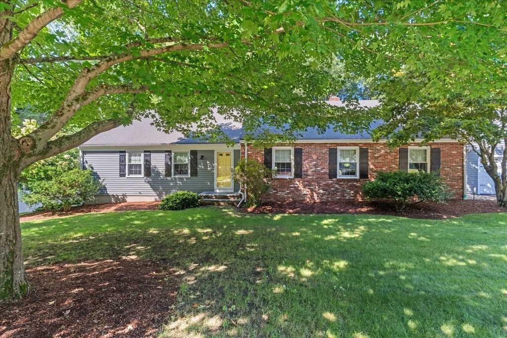 101 Newell Dr, Cumberland