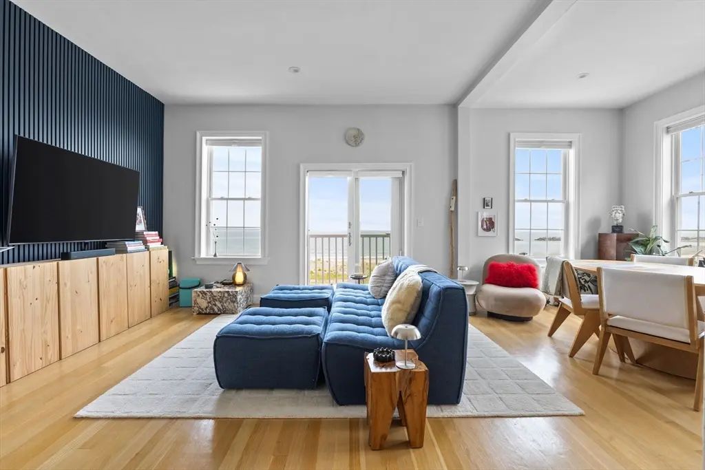 148 Winthrop Shore Dr #4, Winthrop