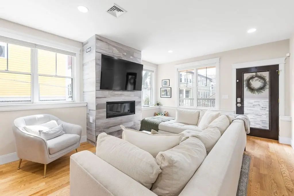 7 Whitman St #1, Somerville