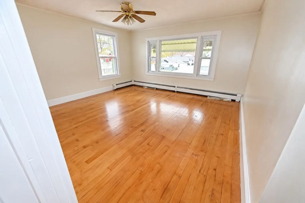 89 Mammoth Rd, Lowell