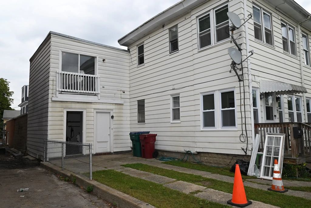 89 Mammoth Rd, Lowell