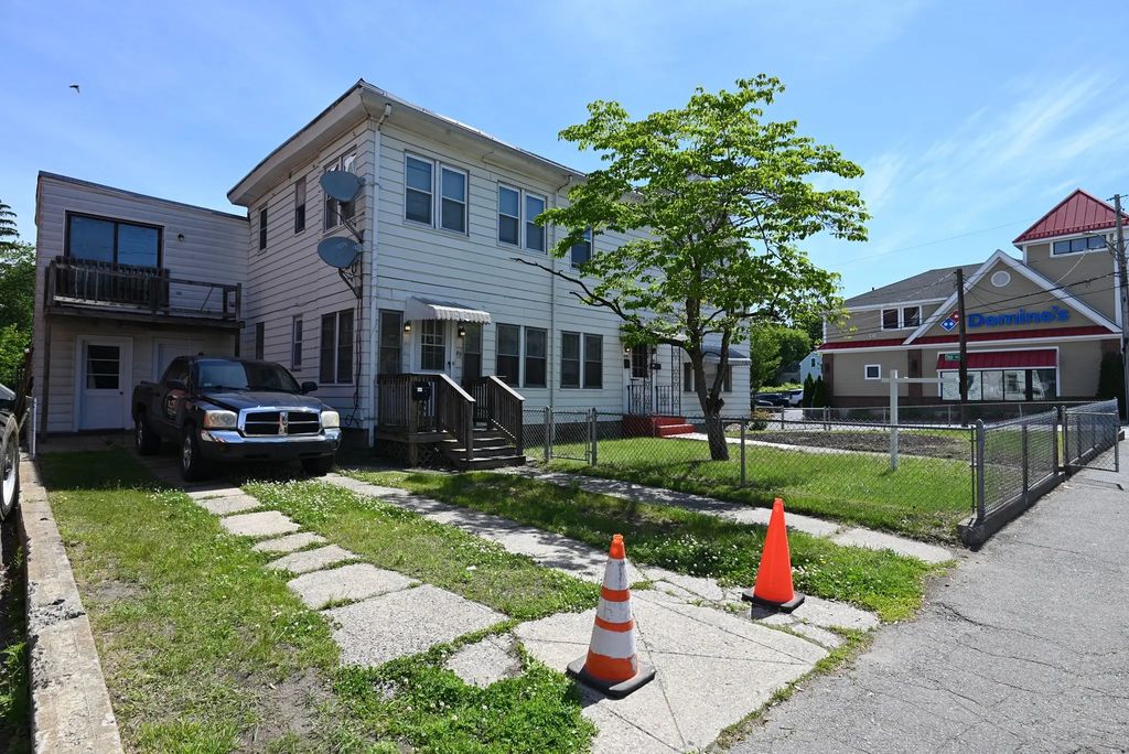 89 Mammoth Rd, Lowell