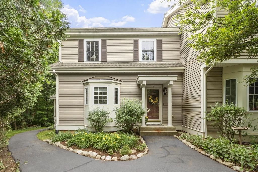 99 Main St #10, Westford