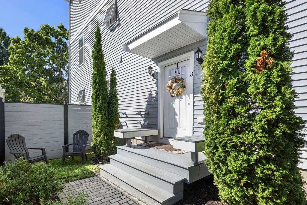 224 Court Street #3, New Bedford