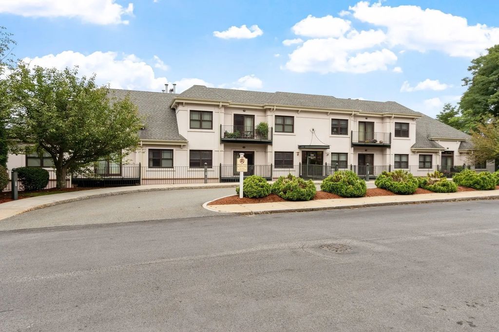 558 E Merrimack St #34, Lowell