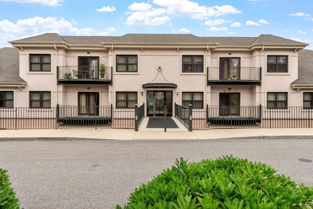 558 E Merrimack St #34, Lowell