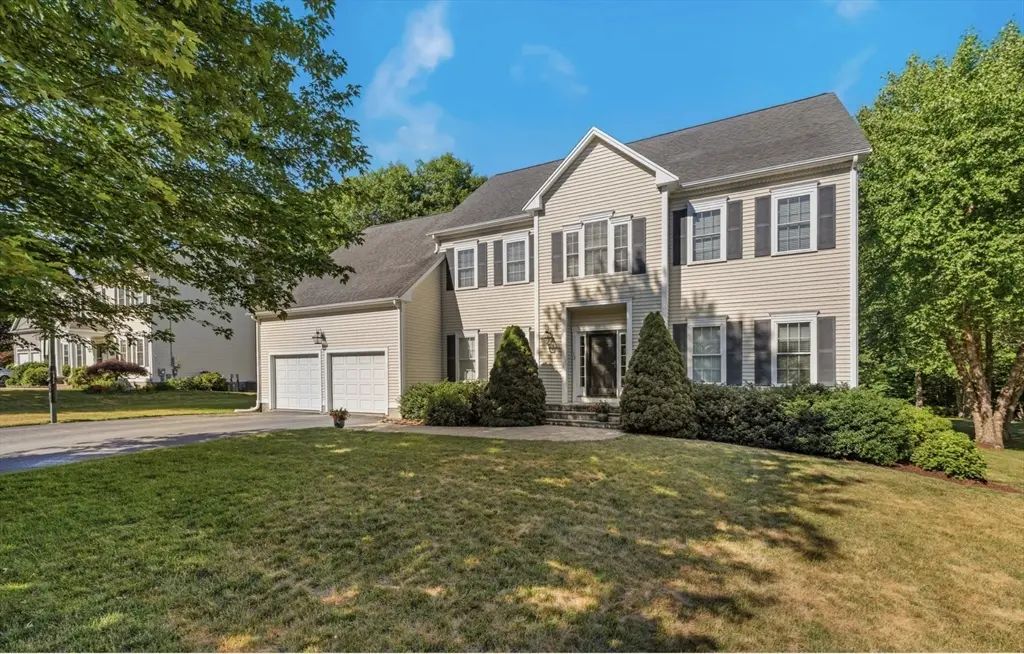 13 Paddock, Plainville
