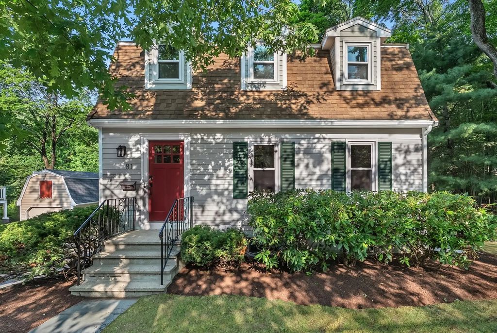 81 Seaver St, Wellesley