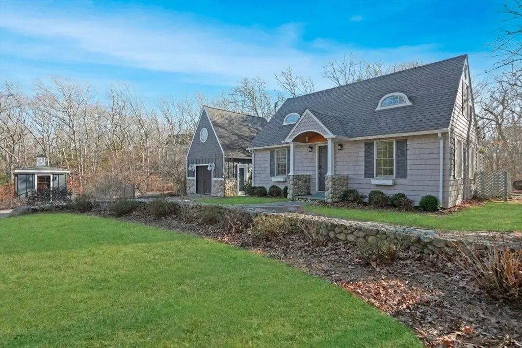 26 Sea Glen Road, Oak Bluffs