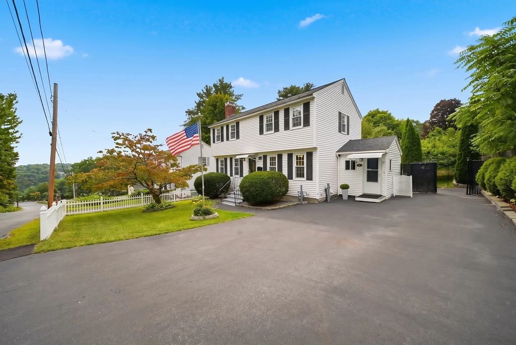 76 Mount Pleasant, Lowell