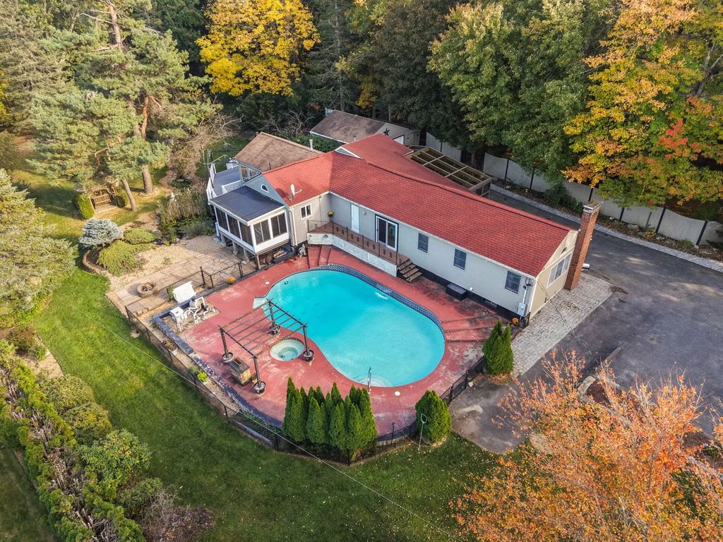 126 Brattle St, Holden