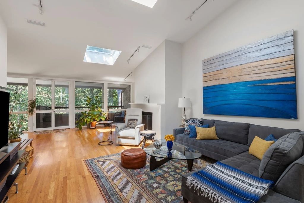 241 Perkins #h-402, Boston