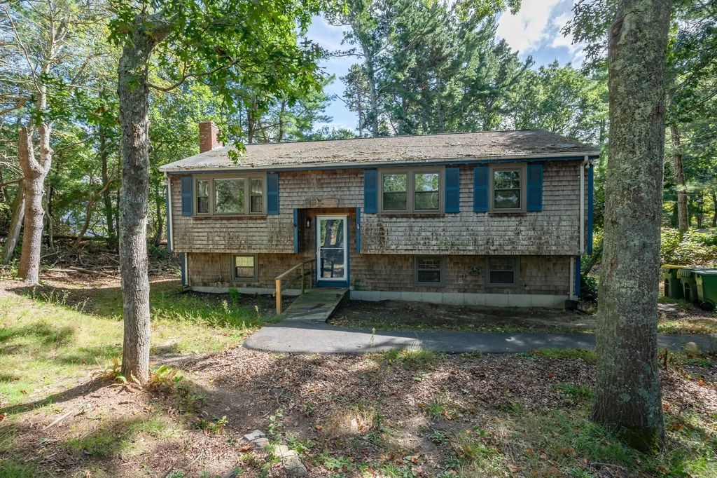 244 Hedges Pond Road, Plymouth