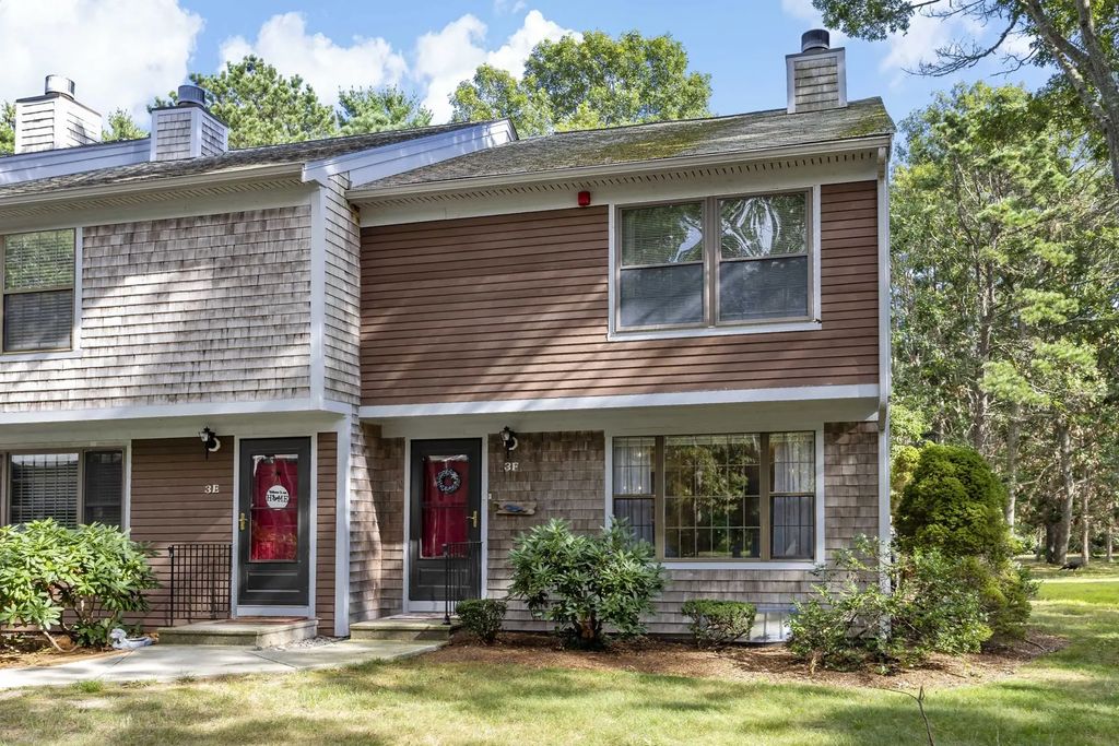 195 Falmouth Rd #3f, Mashpee