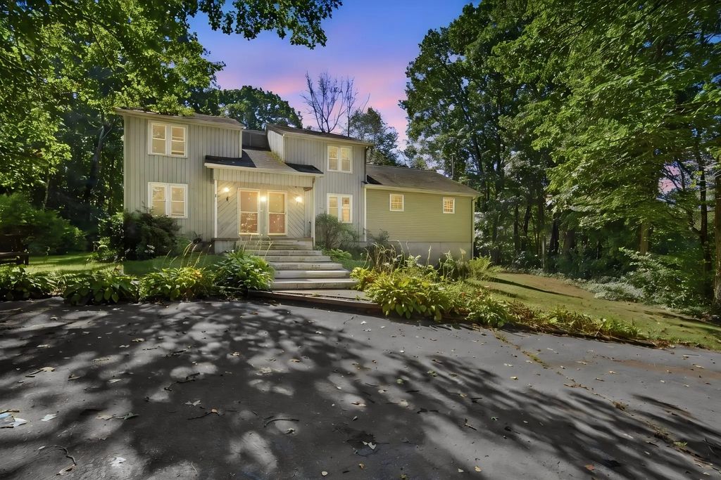 65 Lake George Drive, Wales