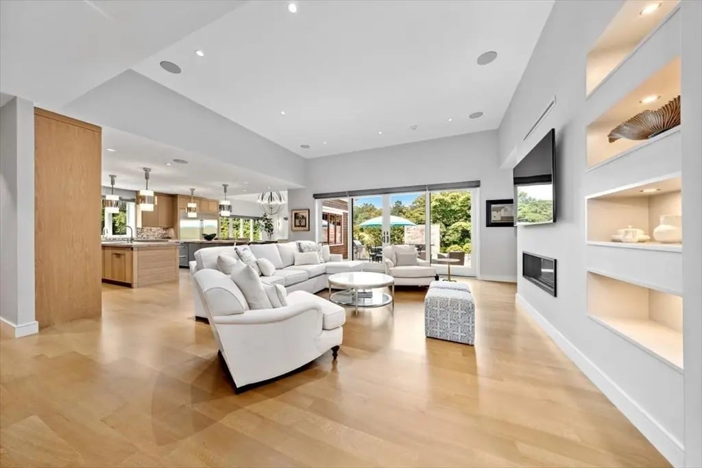 2 Black Rock Dr #21, Hingham