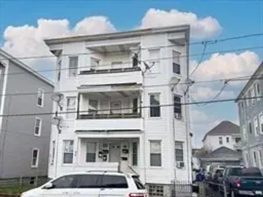 52 Ashley St, New Bedford