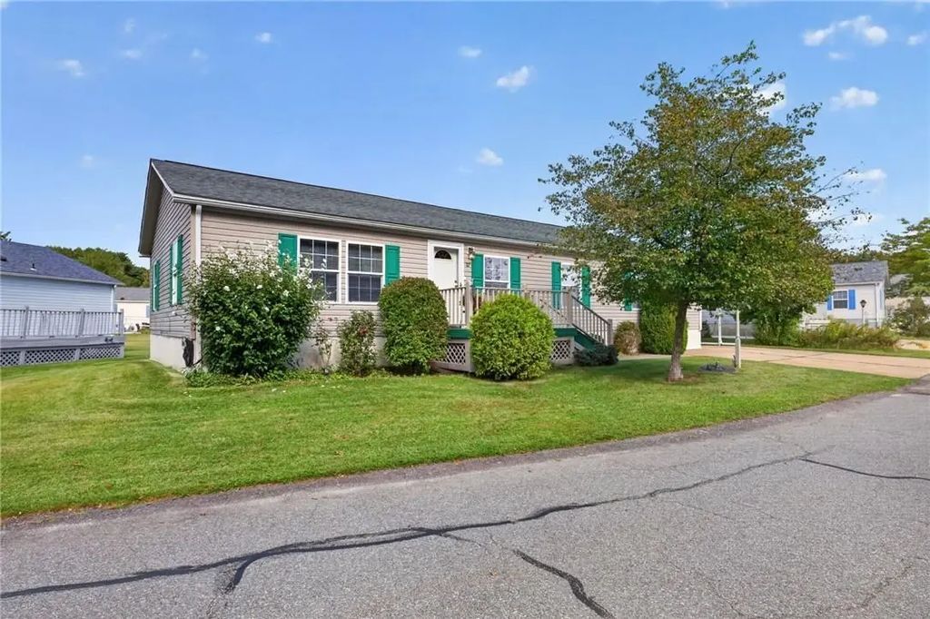 32 Red Tail Trail, Tiverton