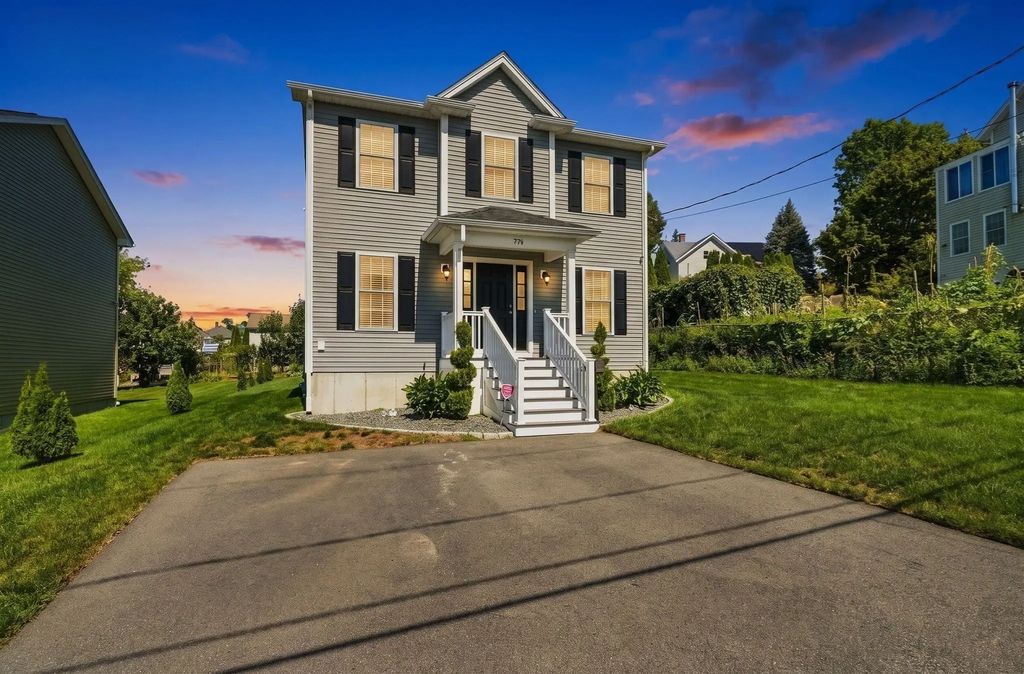 774 Hicks St, Fall River