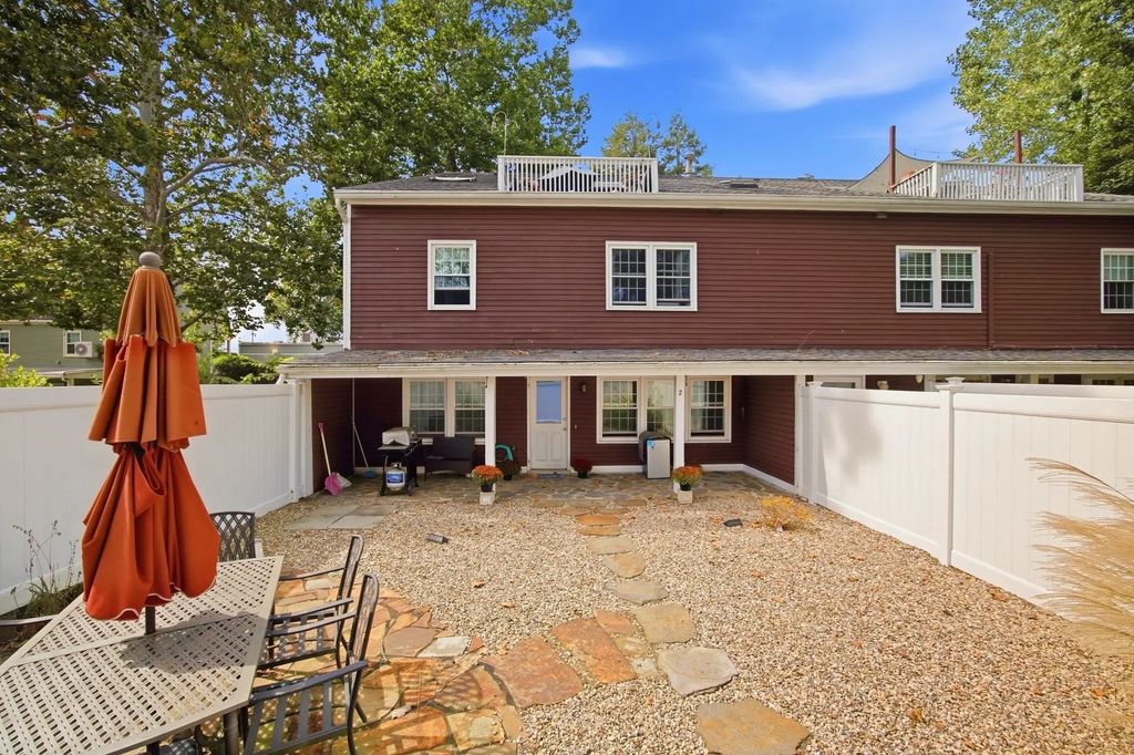 62 Main St #6-2, Hatfield