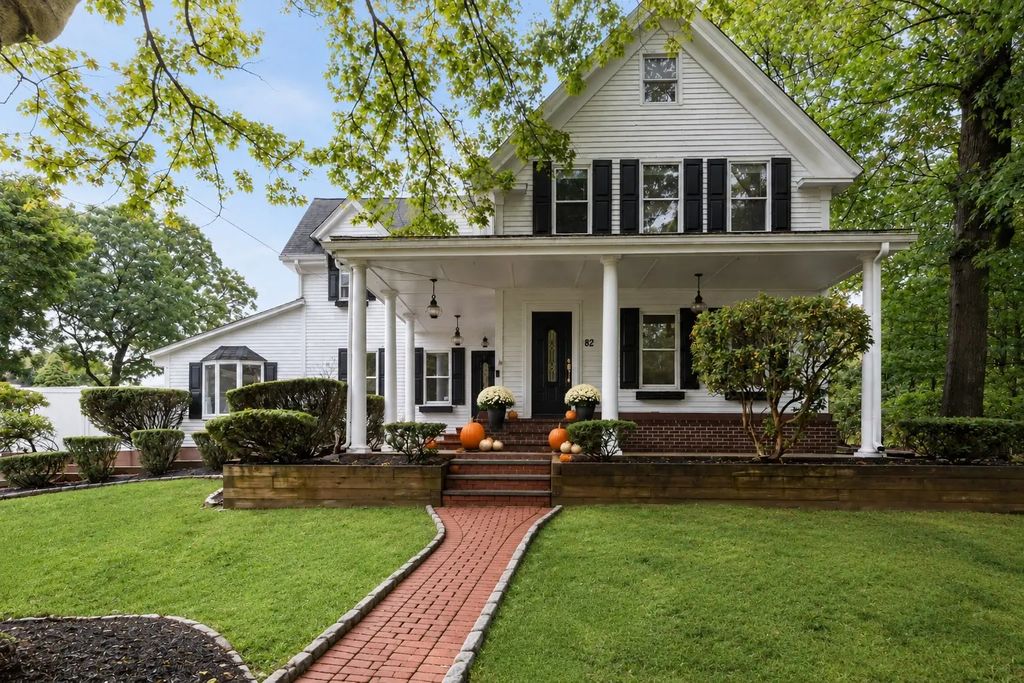 82 Grove St, Quincy