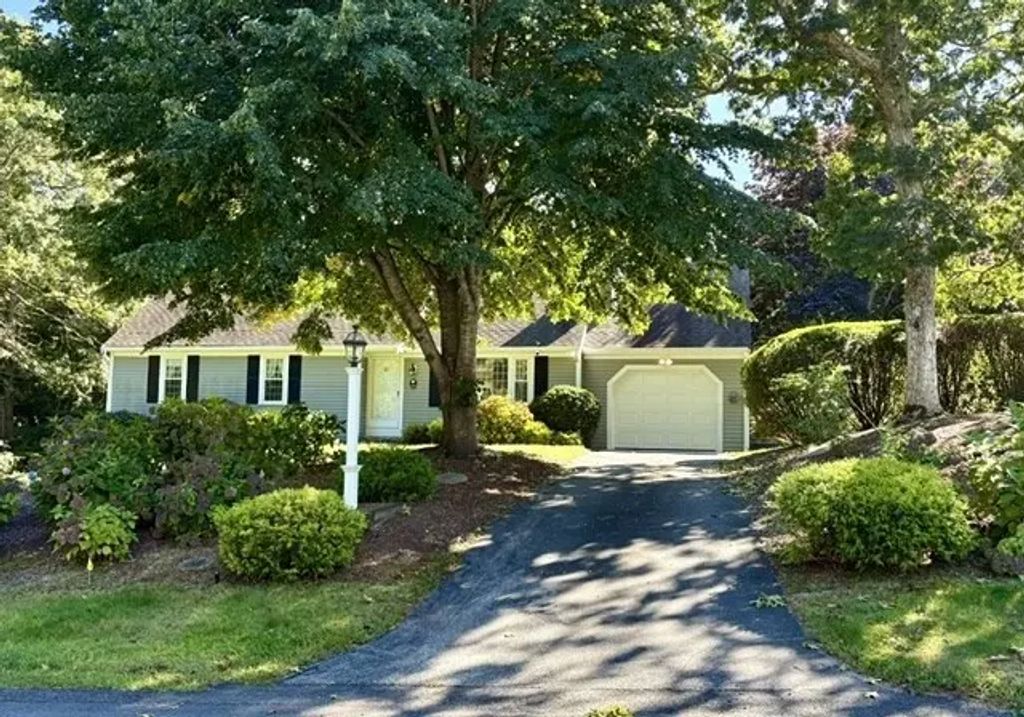 107 Continental Dr, Harwich