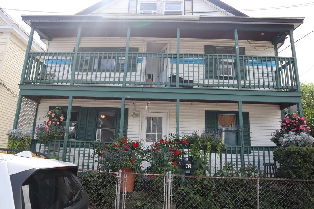 48 Blossom St, Lowell