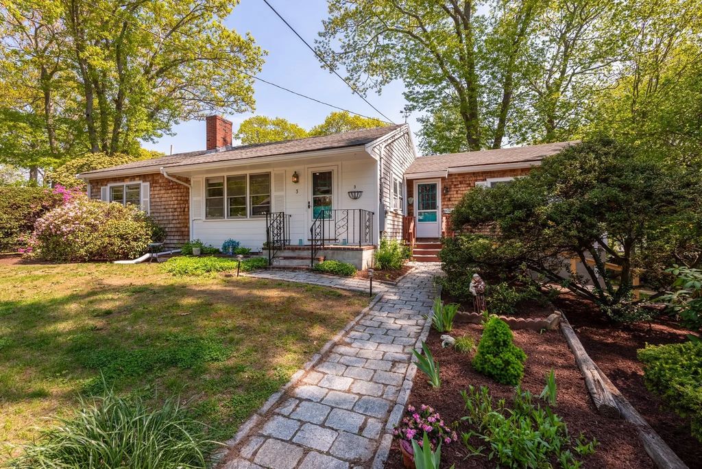 3 Marthas Ln, Rockport
