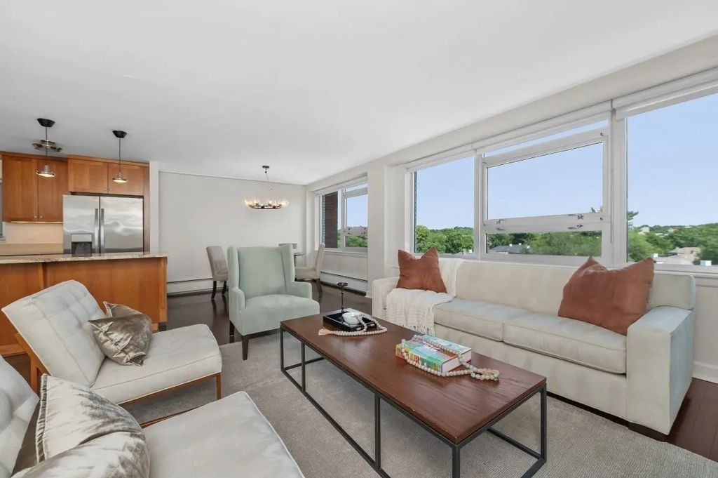 10 Hammond Pond Parkway #607, Newton