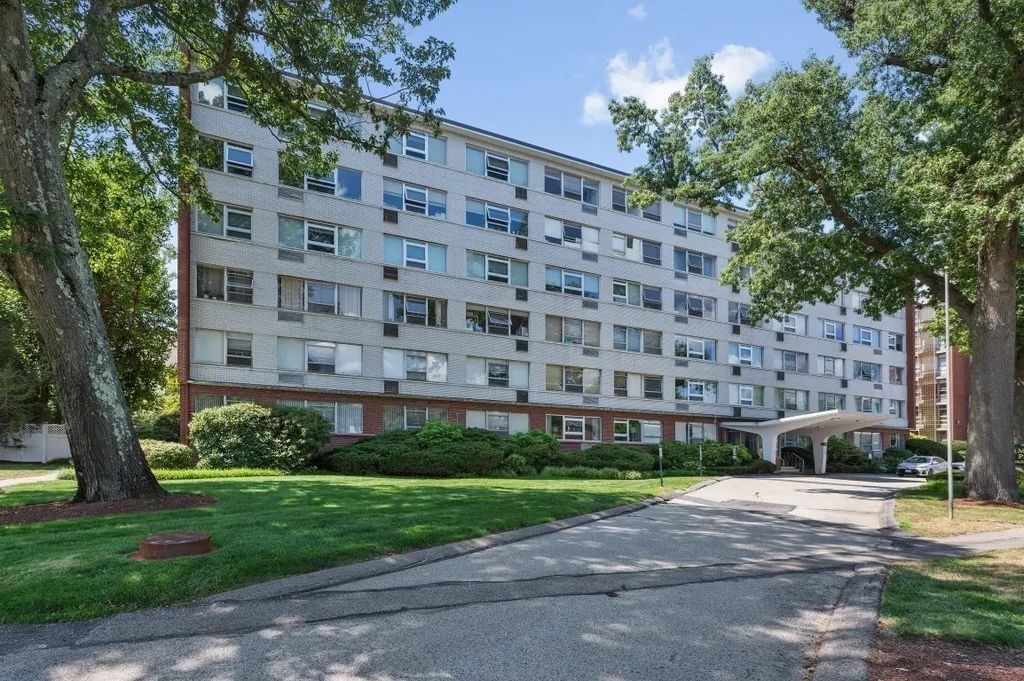 10 Hammond Pond Parkway #607, Newton
