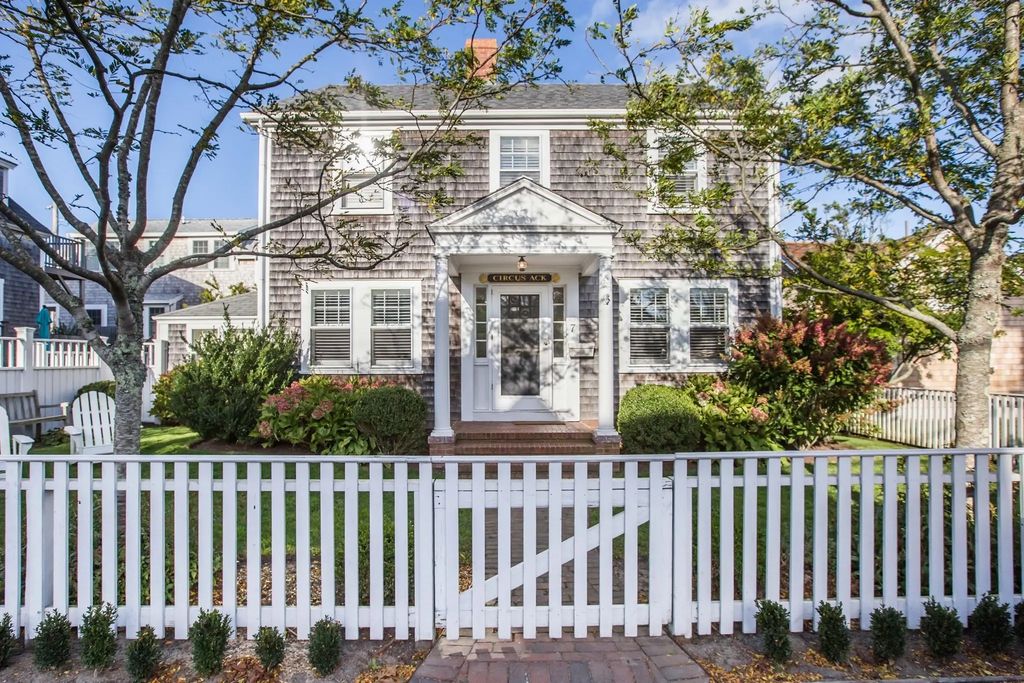 7 N Beach St, Nantucket