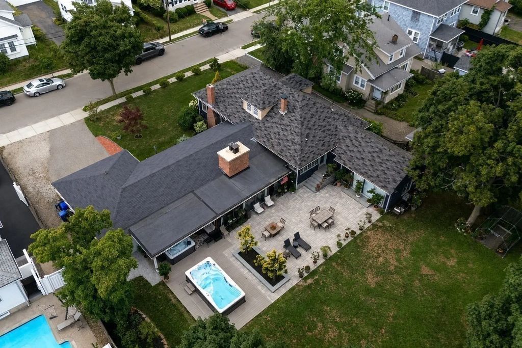 92 Narragansett Rd, Quincy