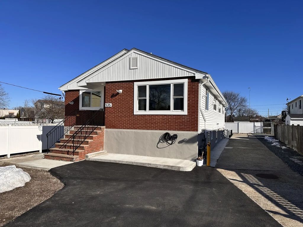 535 Washington Ave #1, Revere