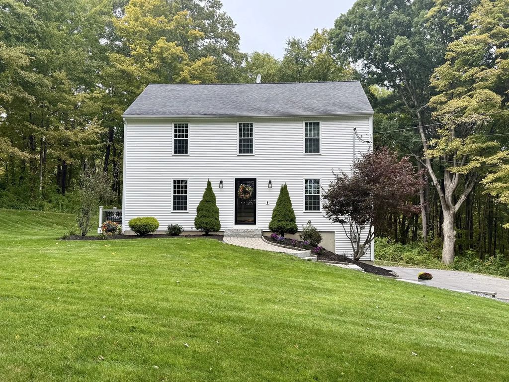 823 Moore Rd, New Braintree