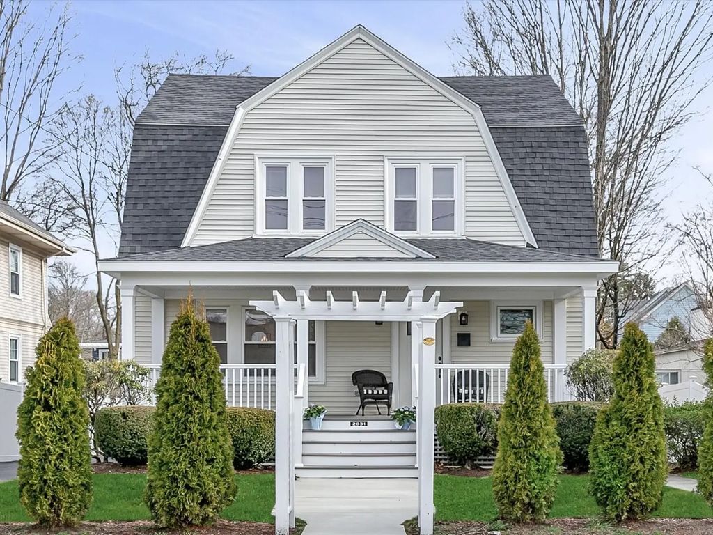 2031 Commonwealth, Newton